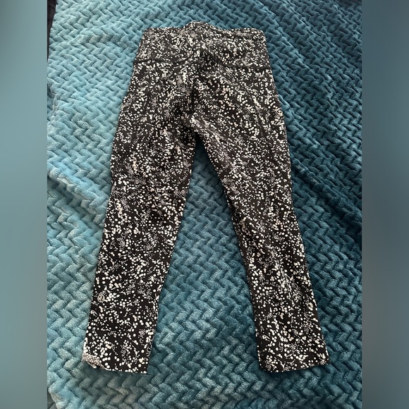 Lulu lemon crop work out pants - Picture 2 of 2